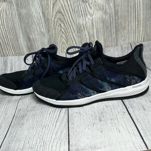 Adidas Bounce shoes size 7